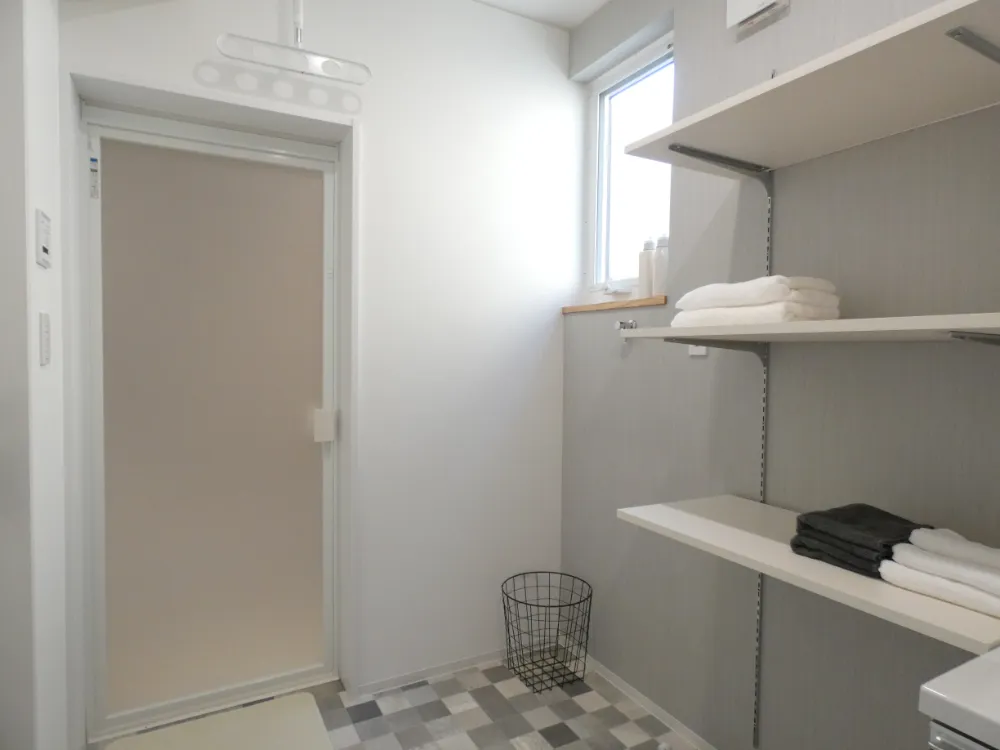 こだわりの造作家具や銘木を取り入れた、ぬくもりを感じられるお家