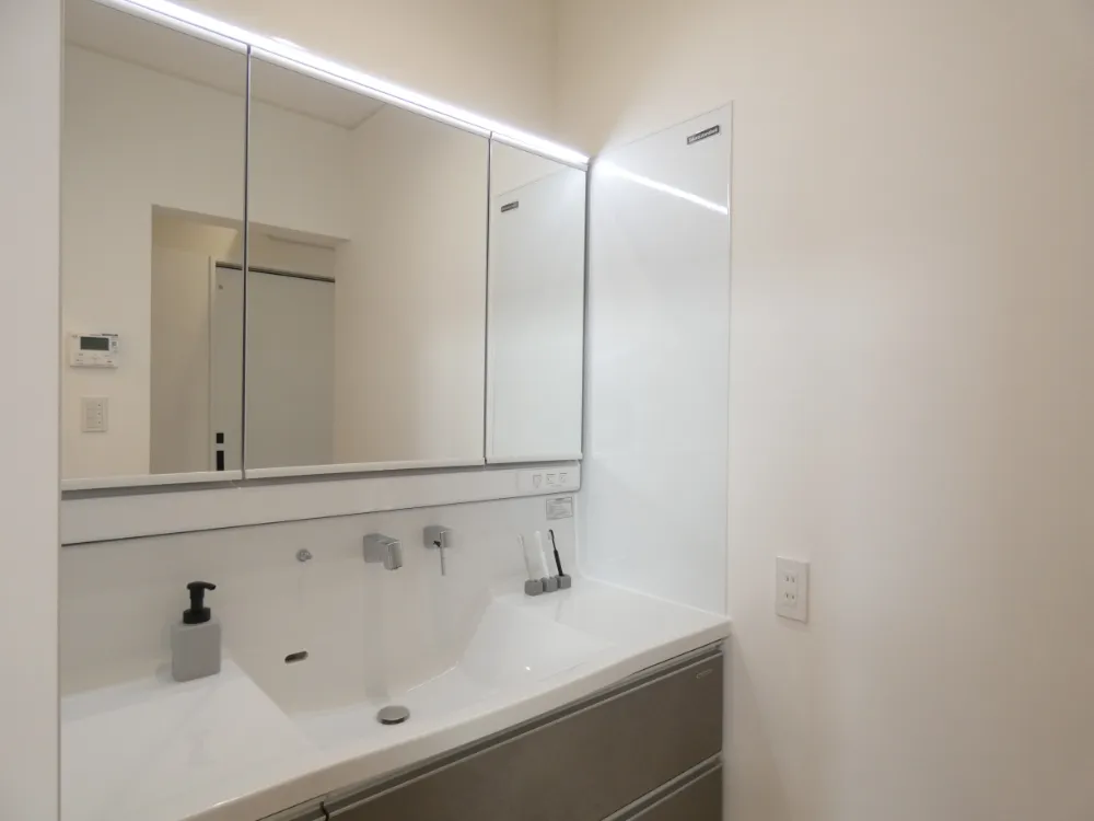 高天井の開放感と木目の心地よさ。防音室のある暮らしを楽しむお家