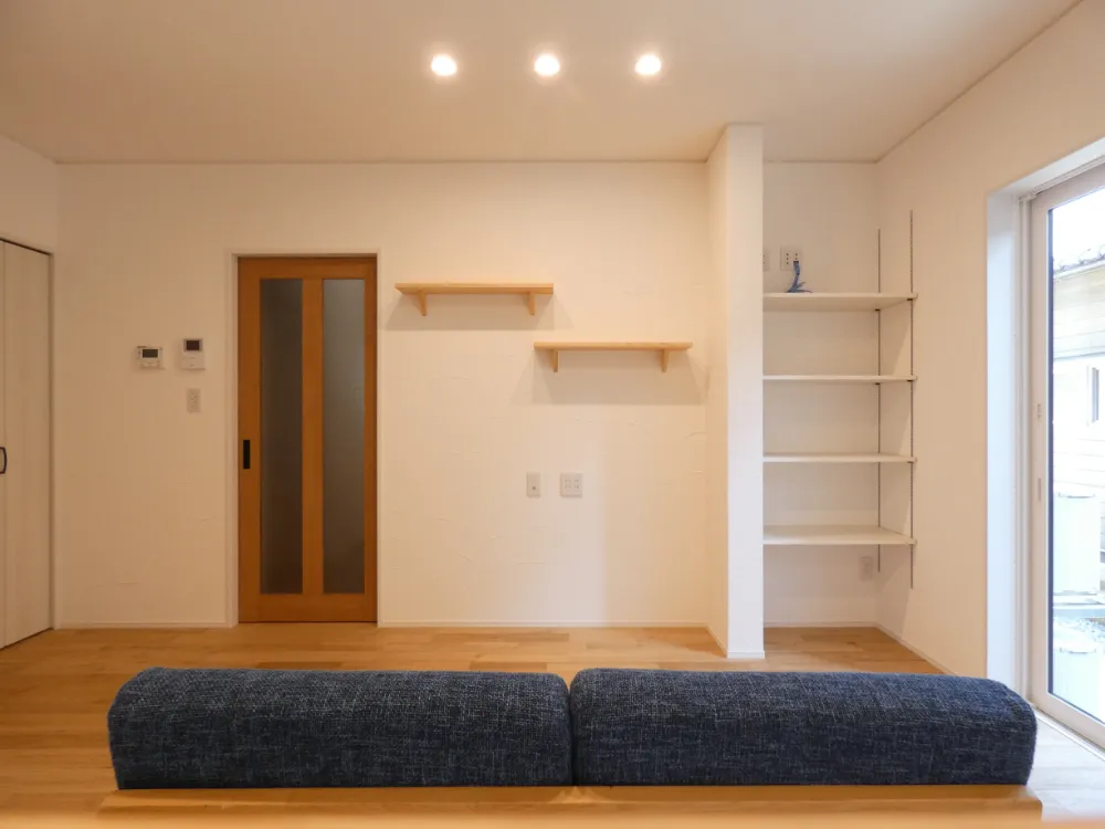 こだわりの造作家具や銘木を取り入れた、ぬくもりを感じられるお家