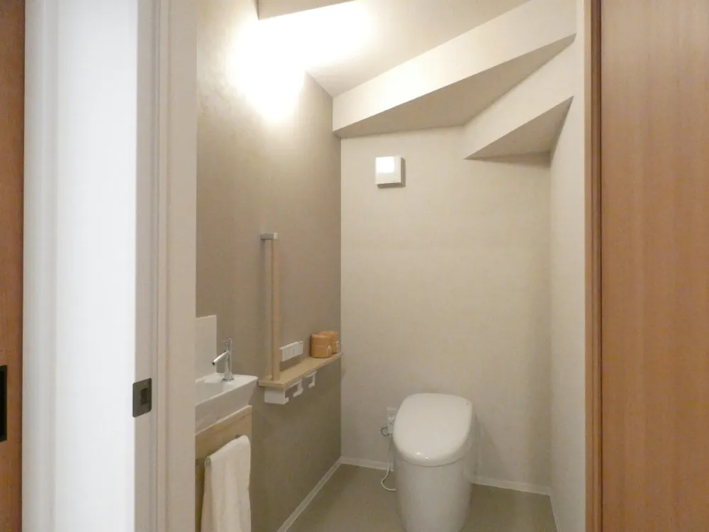 こだわりの造作家具や銘木を取り入れた、ぬくもりを感じられるお家