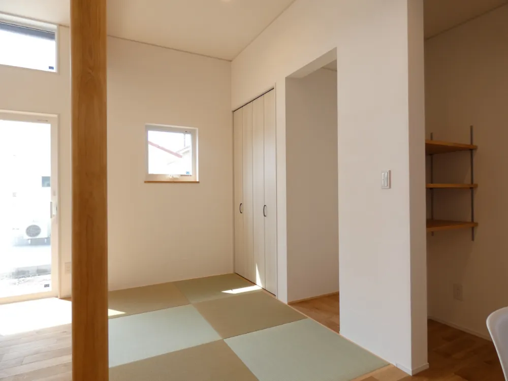 化粧梁と丸柱が彩る、心地よさが広がるお家