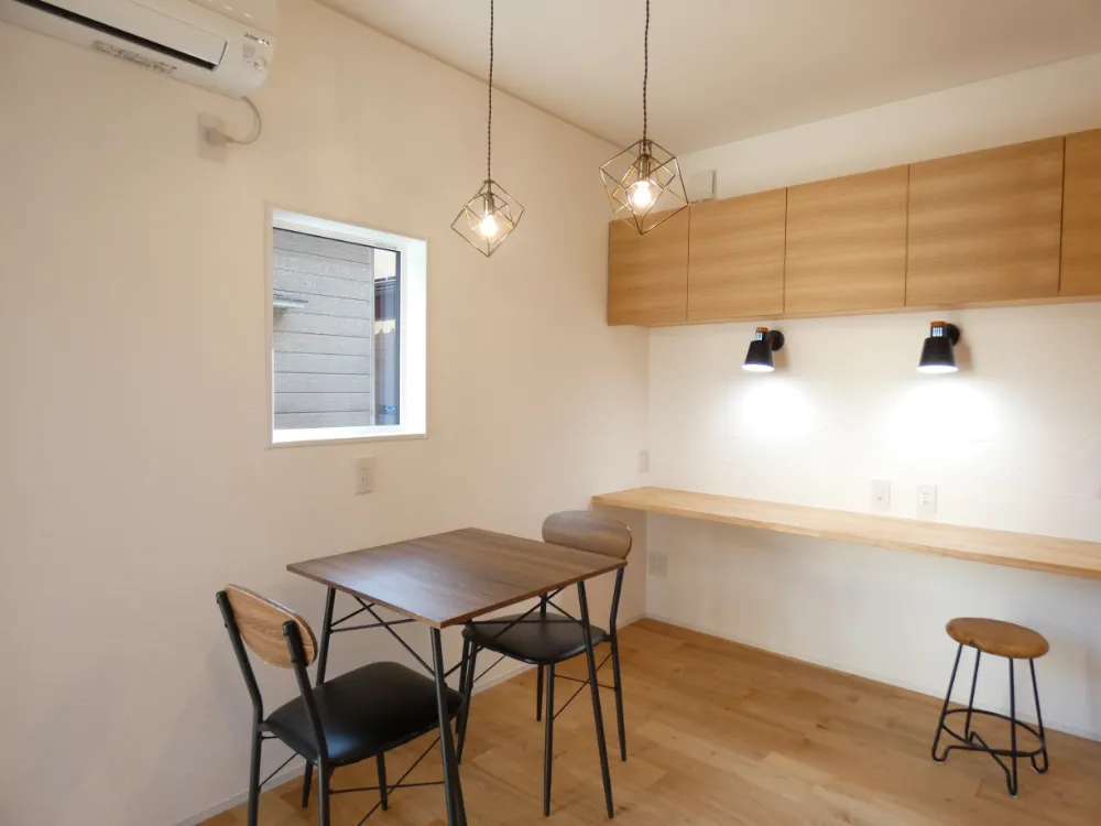 こだわりの造作家具や銘木を取り入れた、ぬくもりを感じられるお家