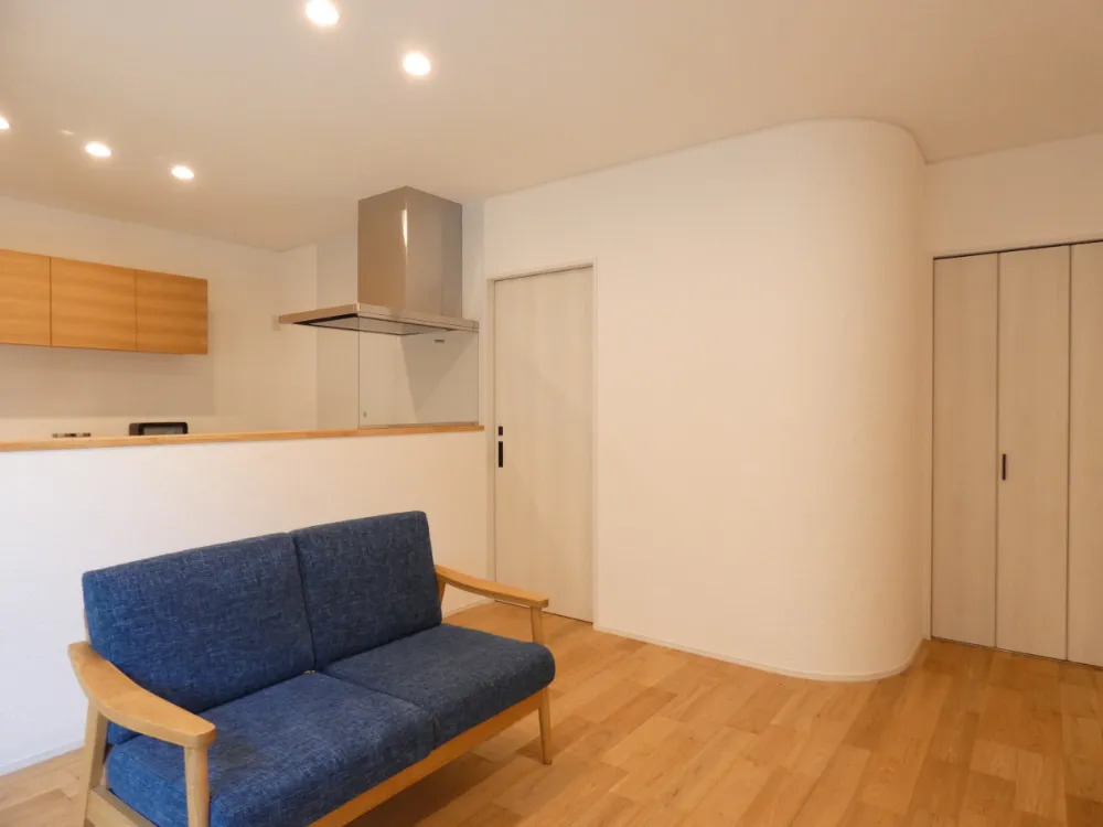 こだわりの造作家具や銘木を取り入れた、ぬくもりを感じられるお家