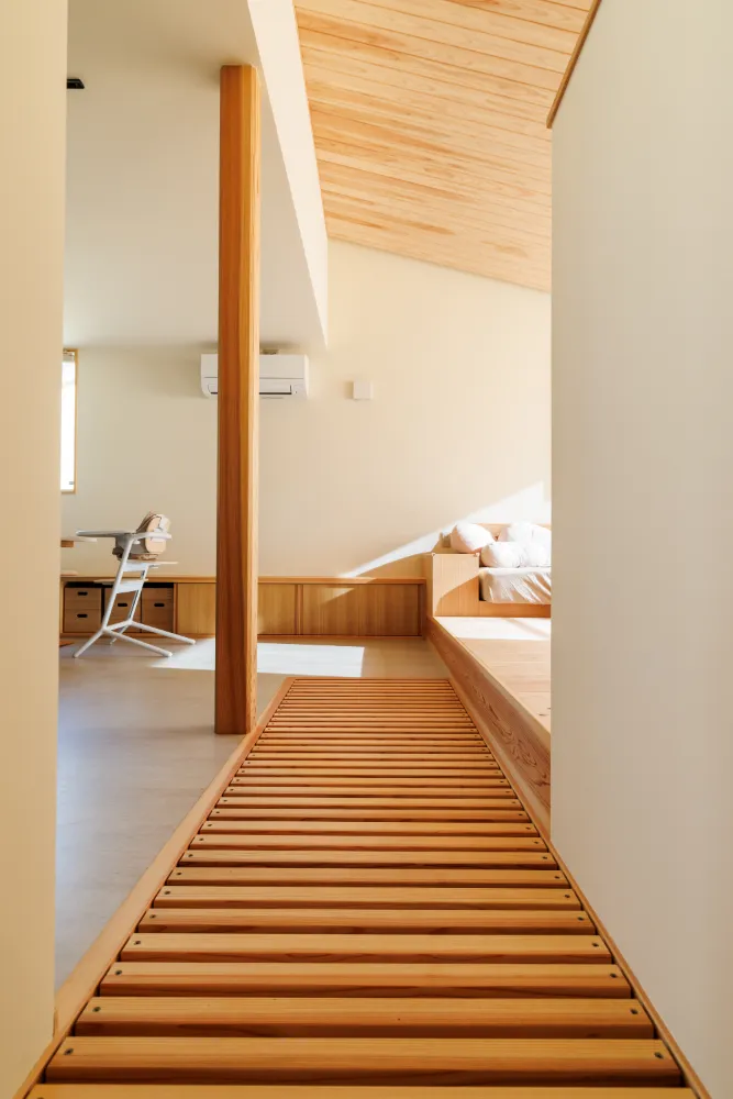 焼杉と自然素材で仕上げた、店舗併用住宅