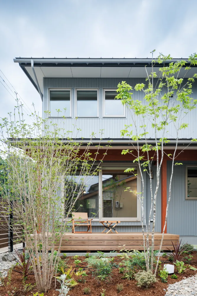 街中で豊かに暮らすお庭のある家